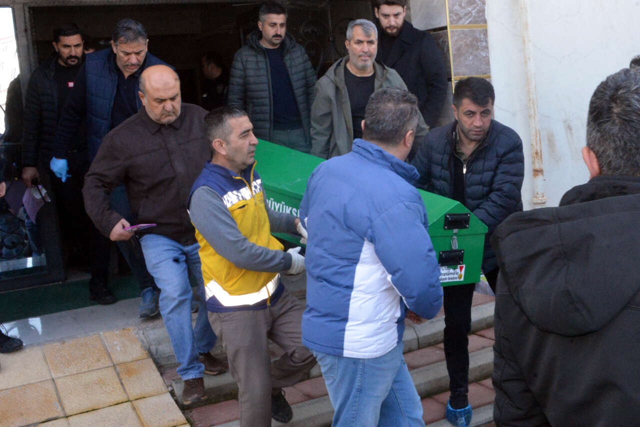 26 yaşındaki genç, babasını vahşice katletti 10